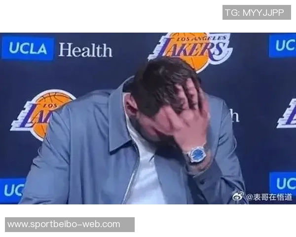 东契奇赛后拒绝媒体采访引发热议手感冰冷成焦点 东契奇赛后拒绝媒体采访引发热议手感冰冷成焦点