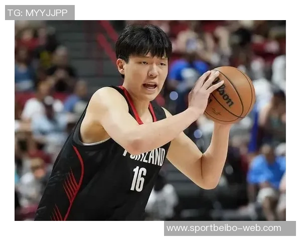 媒体人点评小杨防守风格称其象征性扑救难以适应NBA比赛节奏 媒体人点评小杨防守风格称其象征性扑救难以适应NBA比赛节奏